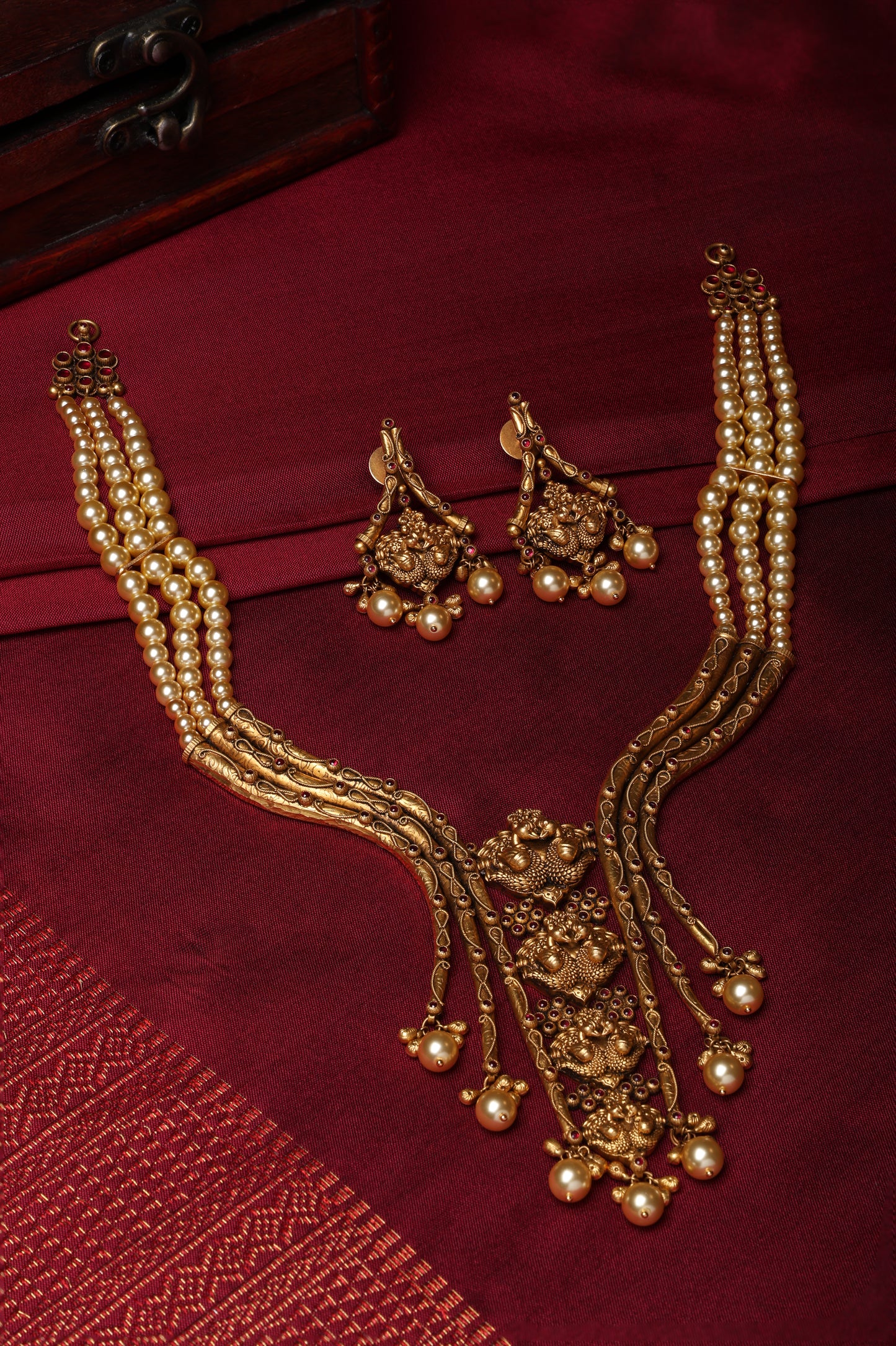22KT Gold Antique Pearl & Temple Motif Necklace Set