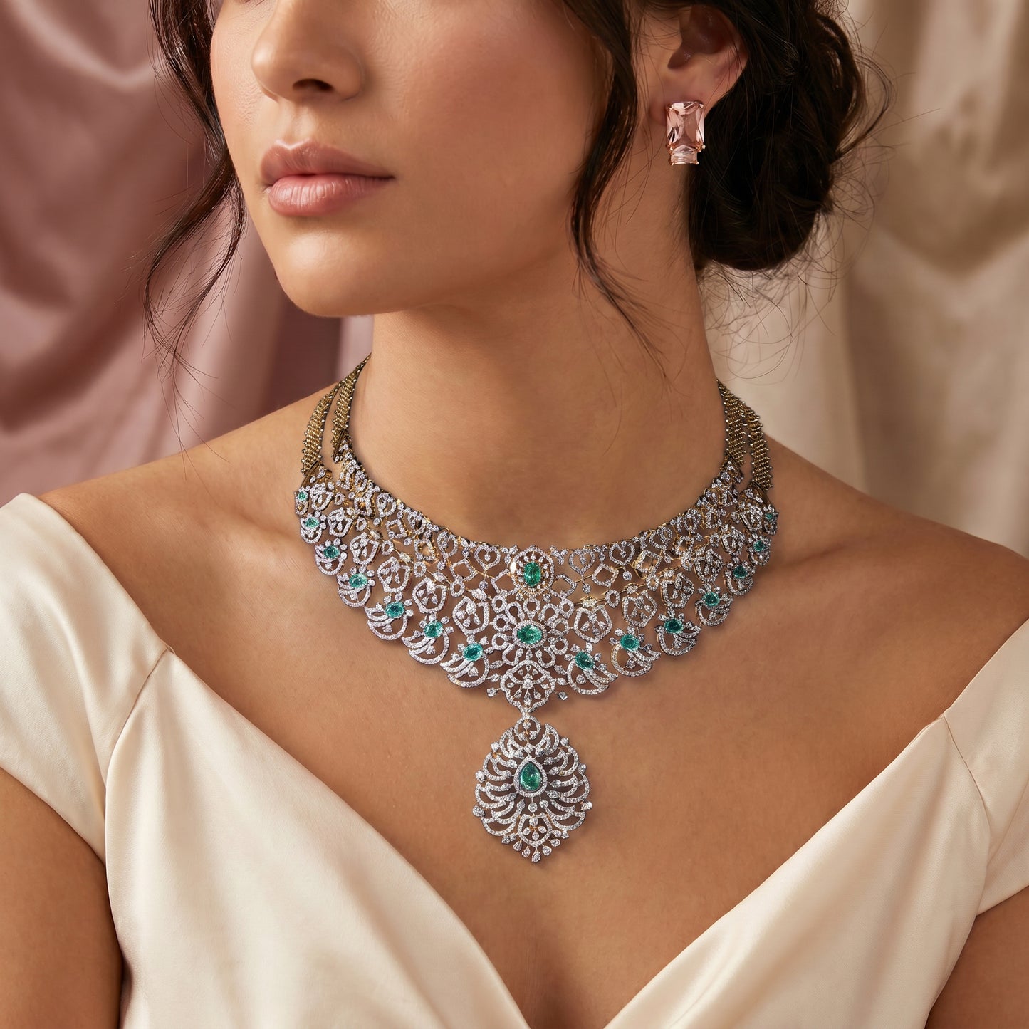18KT Gold Diamond & Emerald Choker Necklace with Drop Pendant