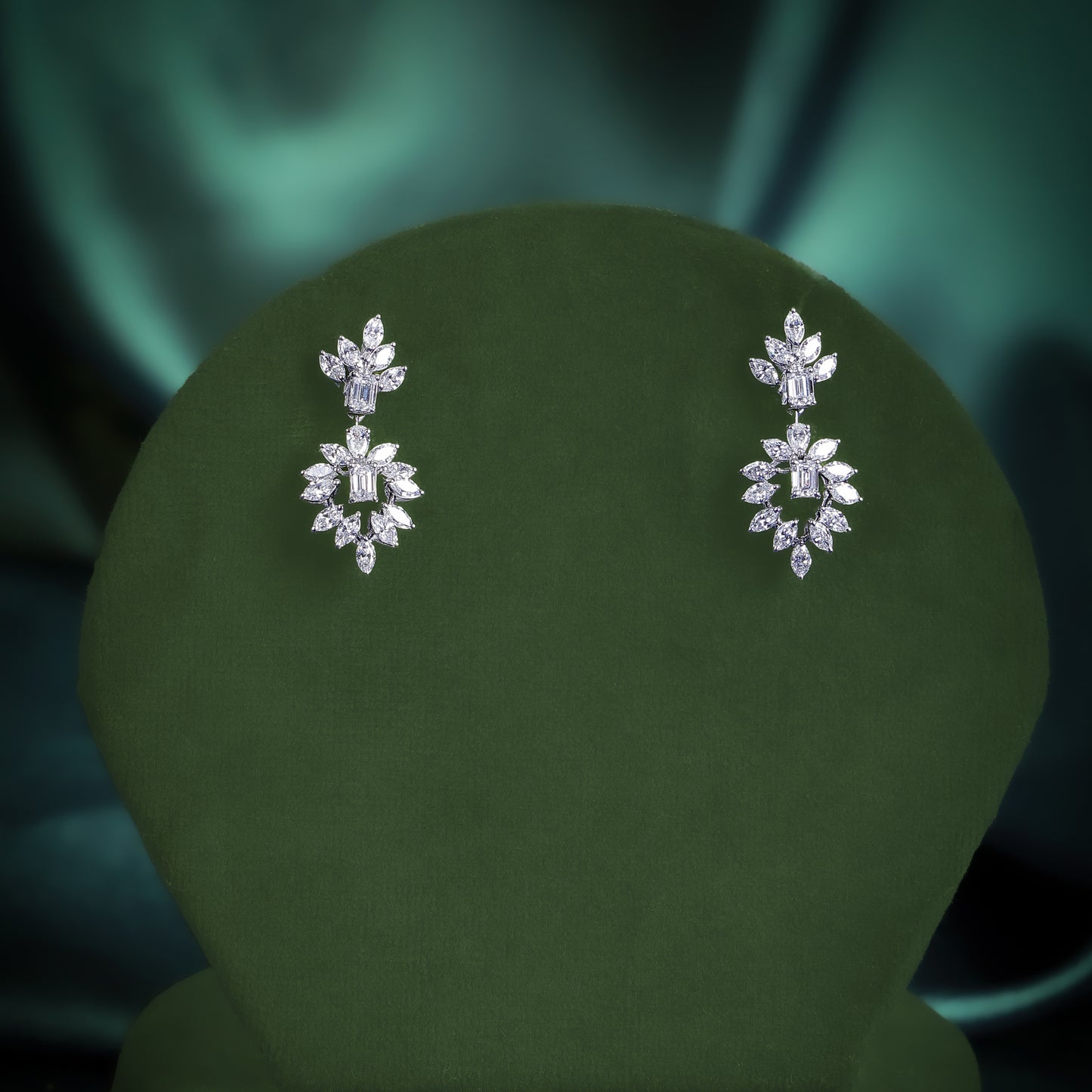 18 KT Gold Diamond Daily Wear Drop Earrings